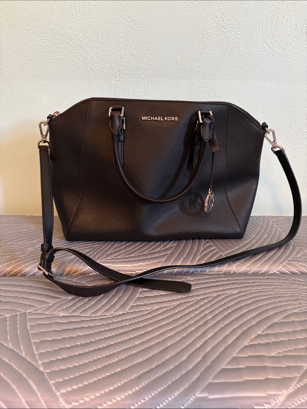 EUC Michael Kors Saffiano Leather Large Crossbody Bag